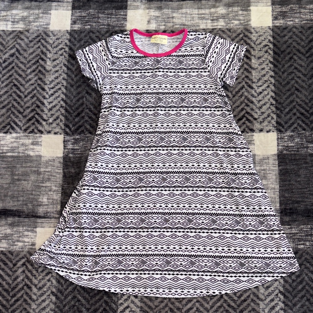 🦋Bobbie Brooks Black and White Patterned Kids Nightgown